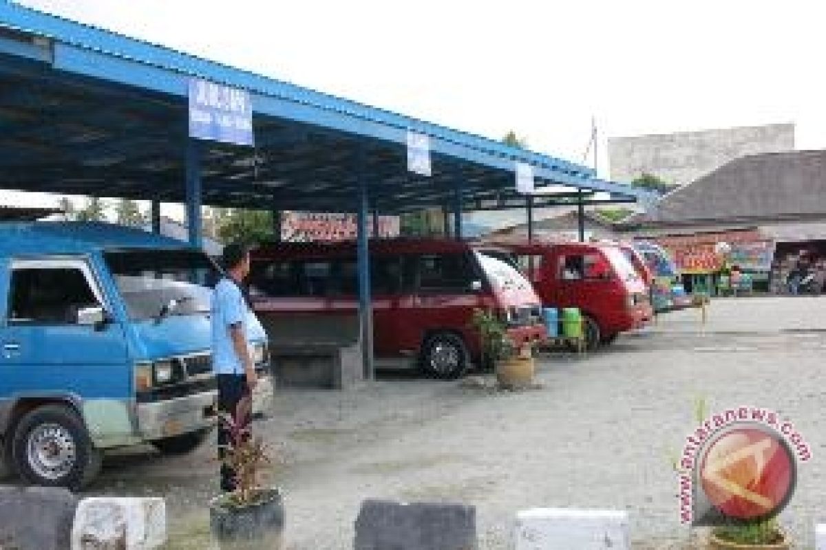  Terminal Penajam Maish Sepi Pemudik