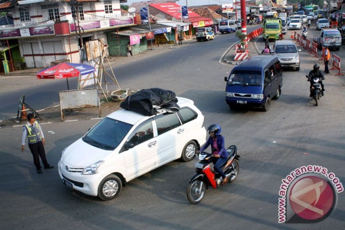 Polantas Bekasi tutup 79 titik putar kendaraan, oknum buka paksa