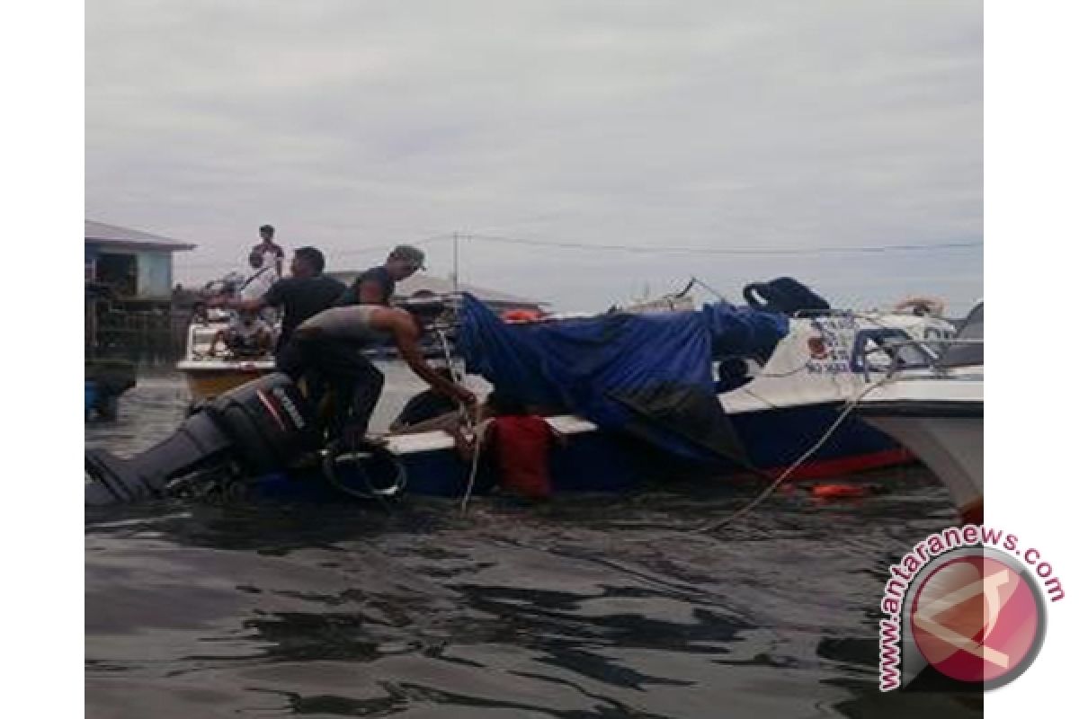 Speed Boat Terbalik Penumpang Tenggelam