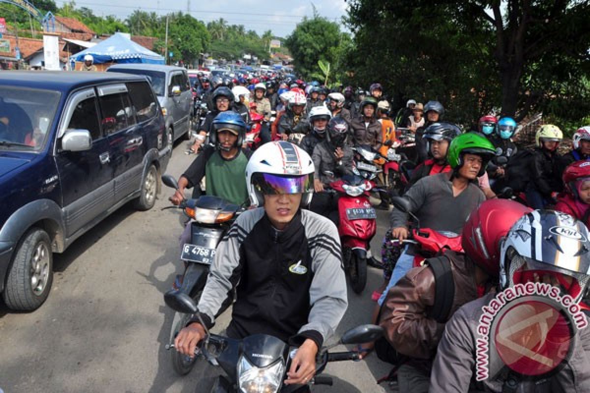 Jembatan Comal hanya boleh dilalui kendaraan kecil