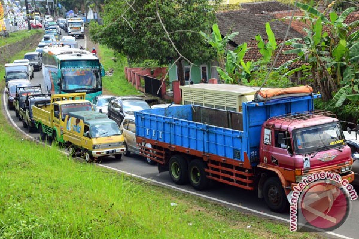 Ciawi menuju Tasikmalaya macet total