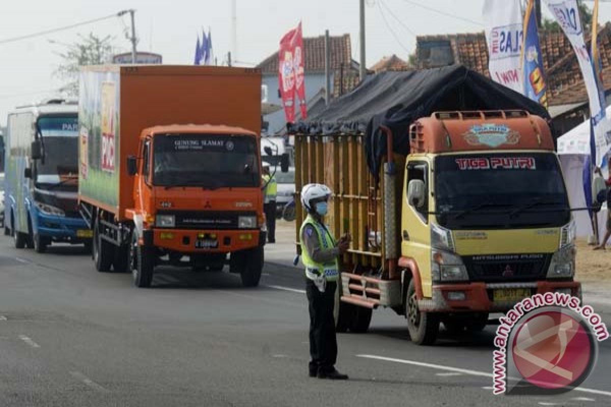 Dishub jaring 55 truk "overload" dari Jakarta-Cikampek