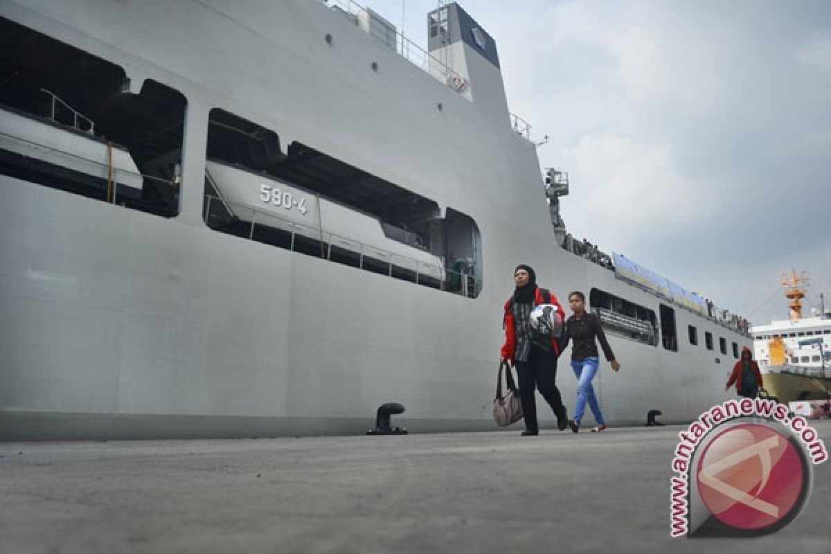 Ribuan pemudik gratis diberangkatkan dengan kapal TNI