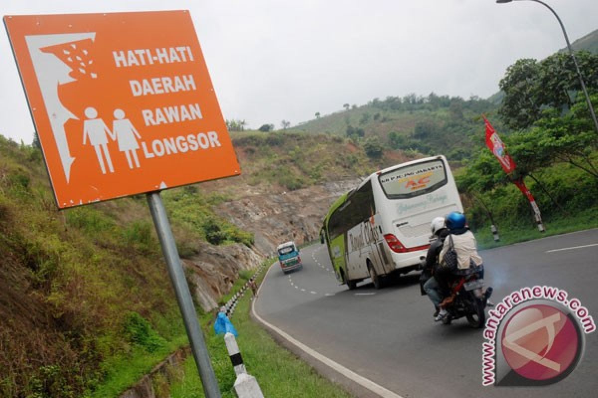 Arus milir lintas Nagreg hingga Minggu malam