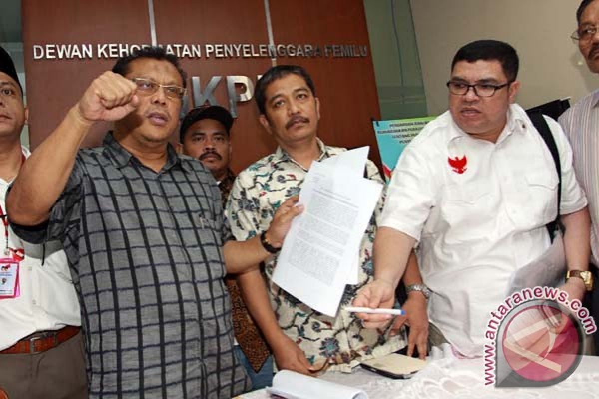 Tim Prabowo-Hatta angkut berkas dengan 15 mobil baja