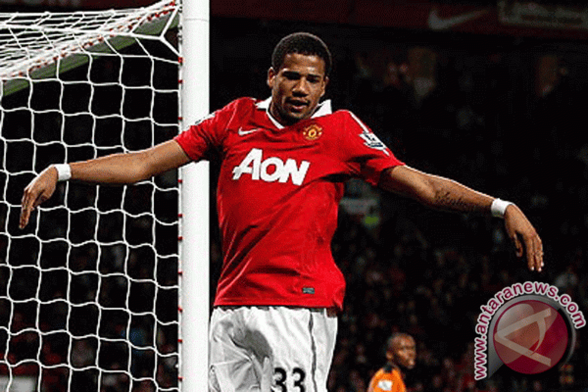 Manchester United jual Bebe