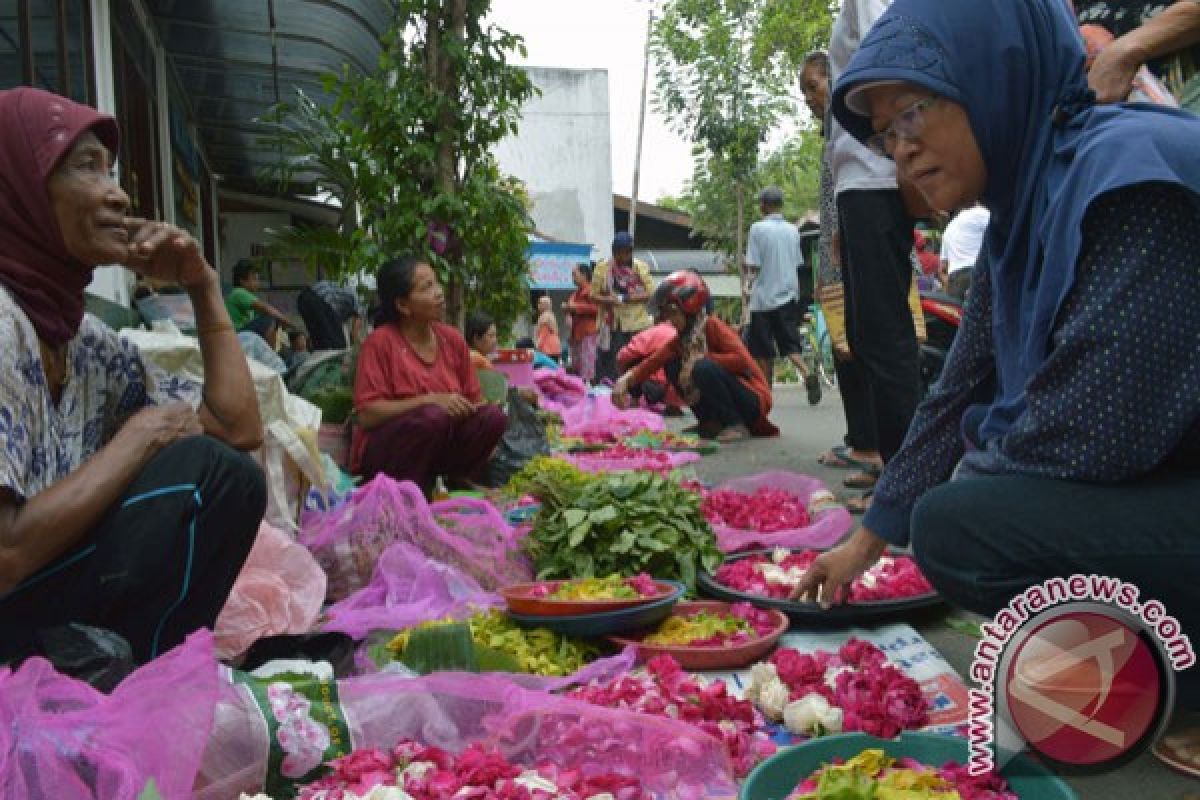 Pedagang bunga rampai panen rezeki