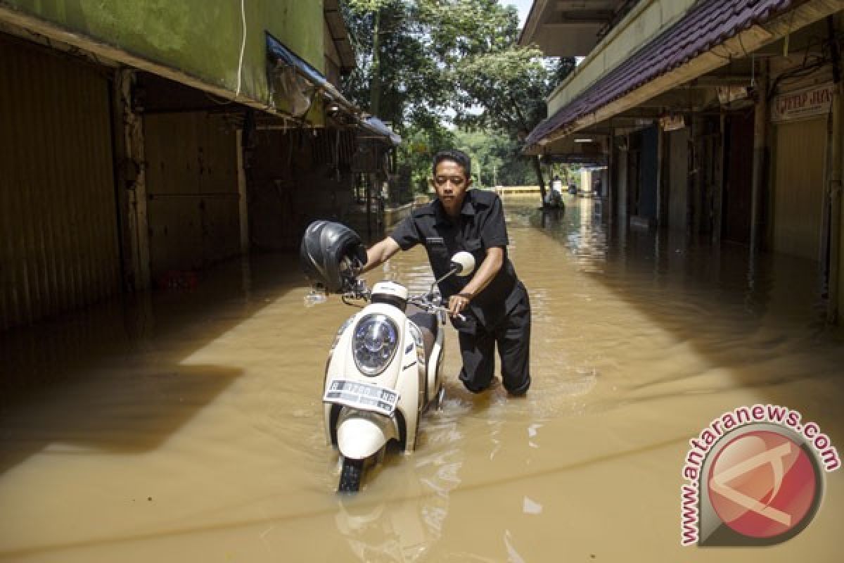 Banjir landa sejumlah kawasan di Jakarta Selatan
