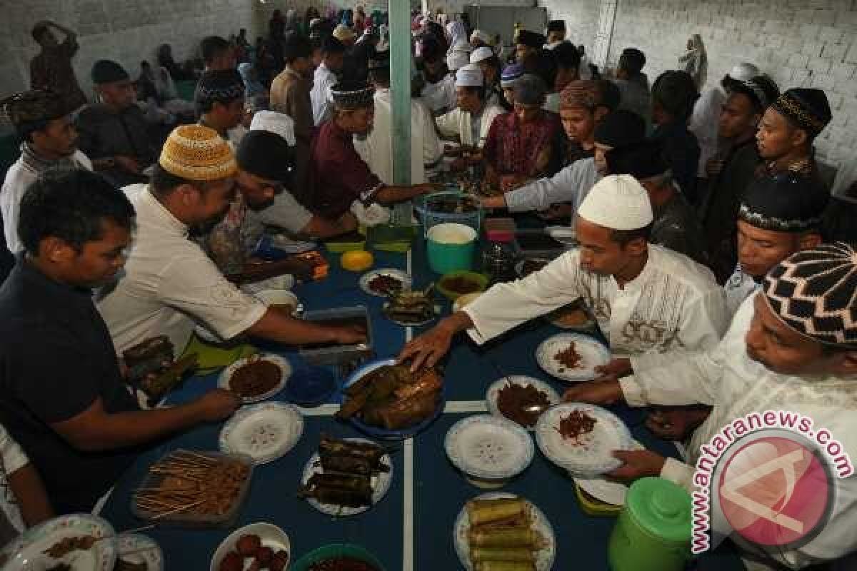 Kiat sehat konsumsi makanan bersantan saat Lebaran