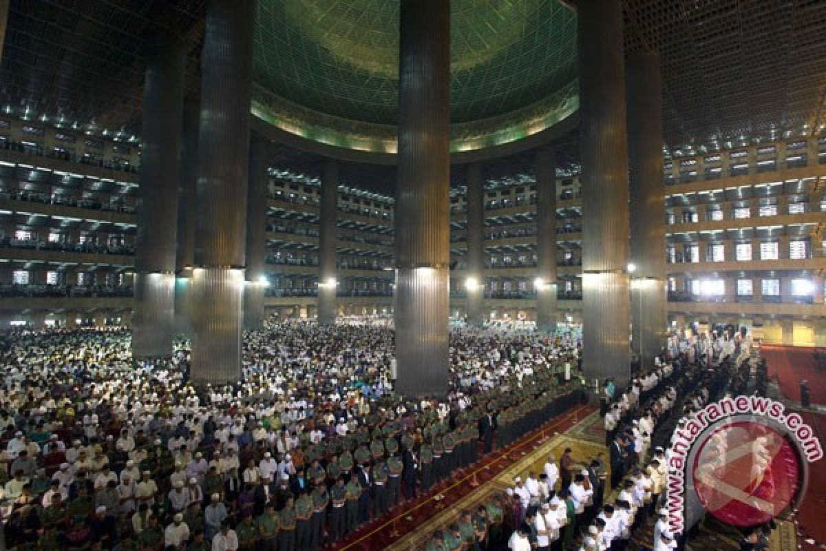 Presiden Yudhoyono shalat di Istiqlal