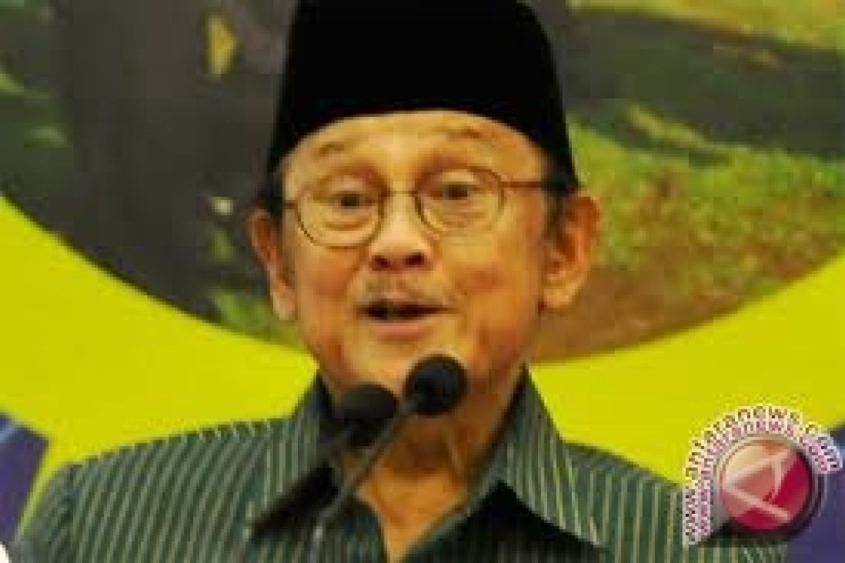 BJ Habibie: Tingkatkan Kualitas SDM Indonesia