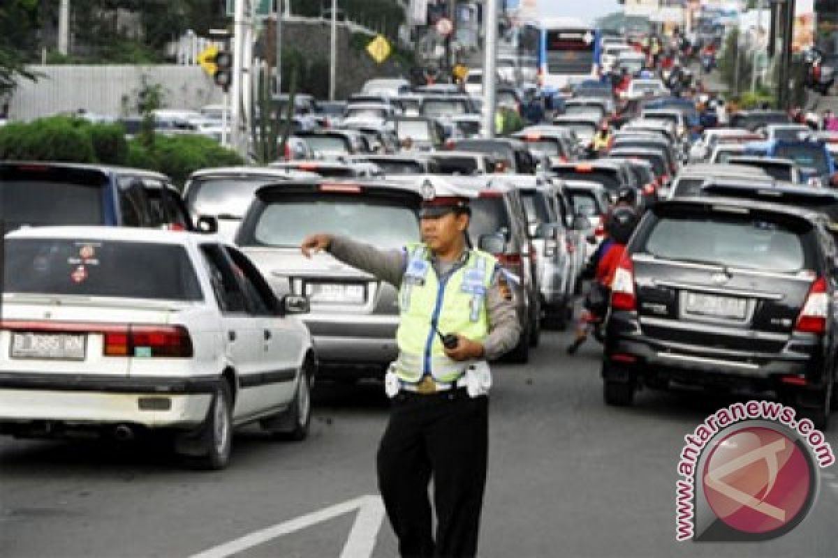 Jalur Puncak-Cianjur mulai dipadati pemudik