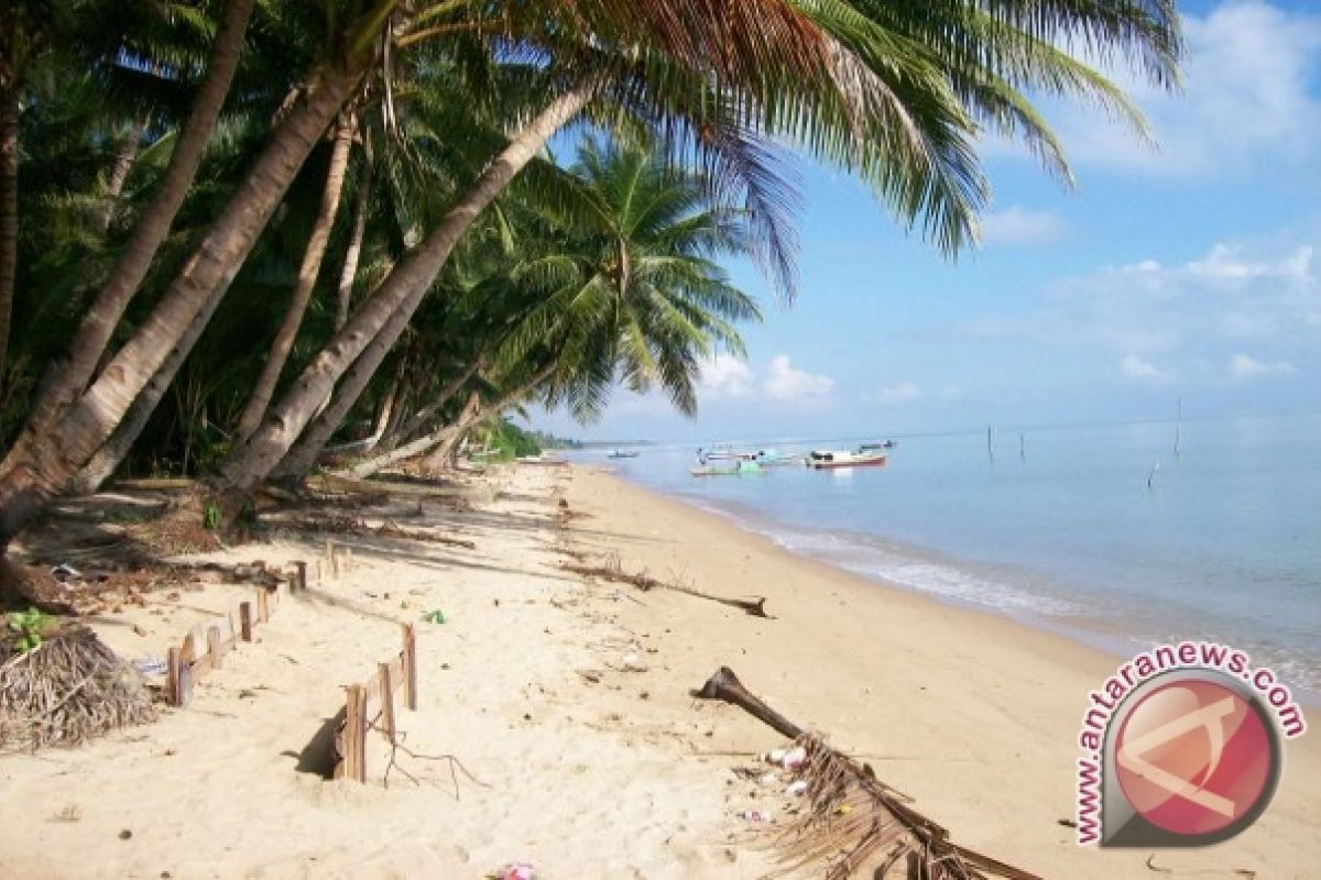 Pantai Penyak dan Ardal Dipadati Pengunjung