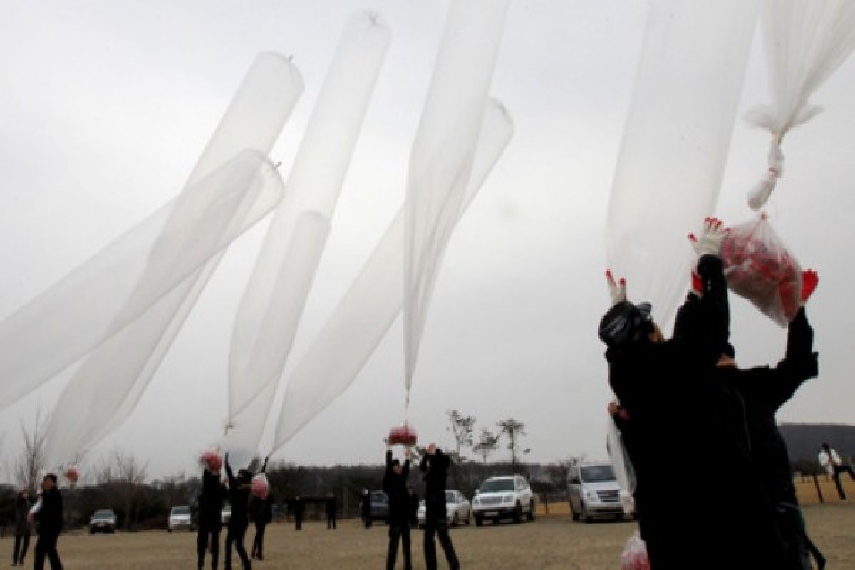 S. Korean `Choco Pie` balloons launched into North