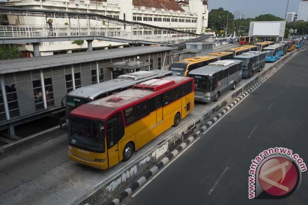 Transjakarta tetap dioperasikan oleh lima perusahaan bus