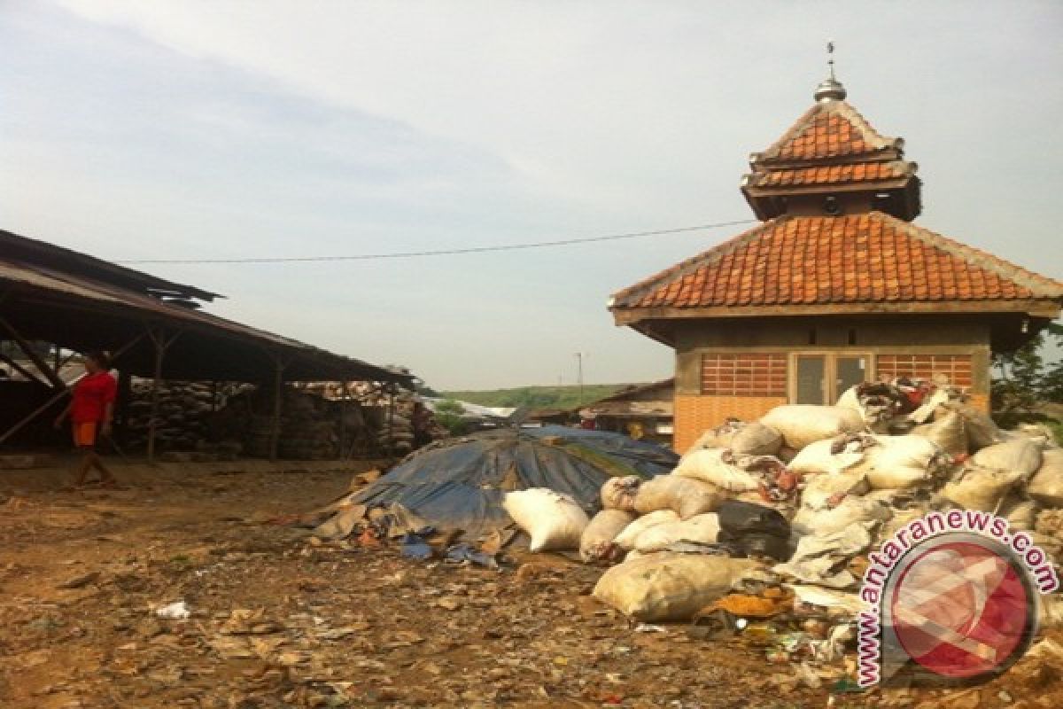 Kisah Suti berlebaran di Bantar Gebang