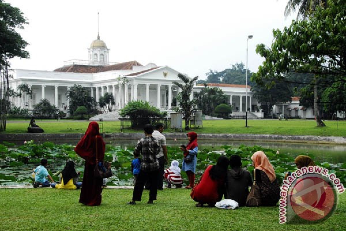 Libur Natal, pengunjung padati Kebun Raya Bogor