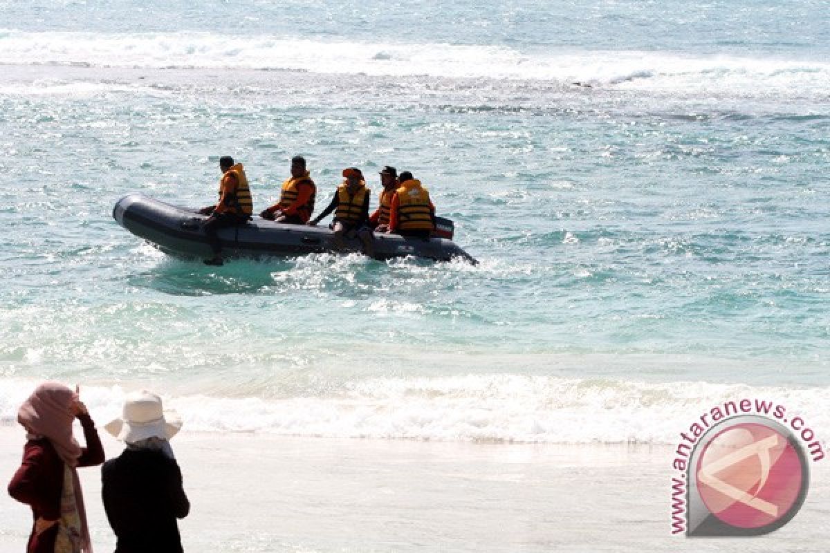 Dua wisatawan tewas terseret ombak Pantai Sawarna