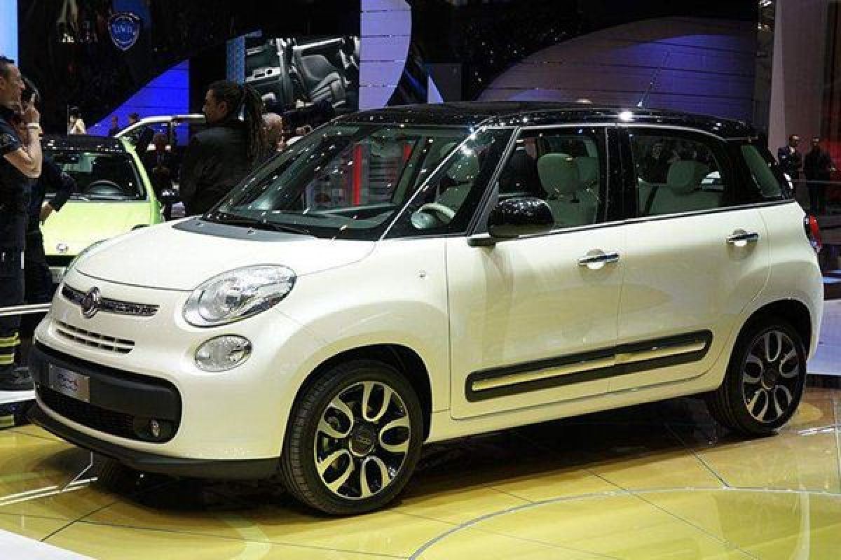 Fiat 500L direcall karena masalah air bag lutut