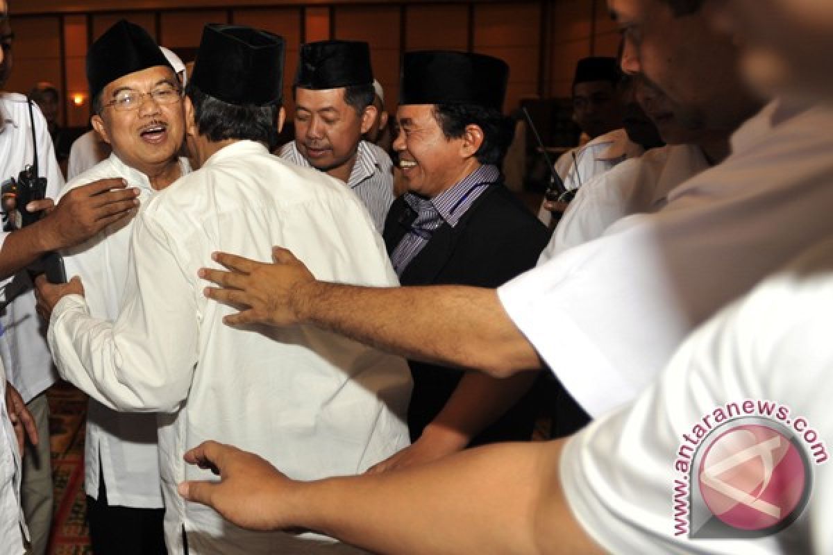 JUSUF KALLA BUKA PUASA DI MAKASSAR