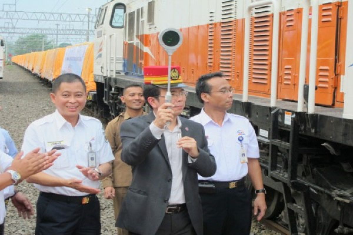 KAI  terus kembangkan jasa kereta barang