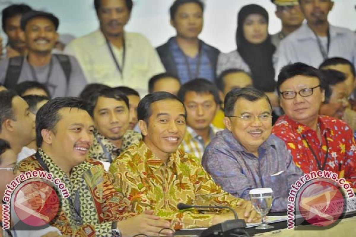 SBY Orang Pertama Ucapkan Selamat pada Jokowi-JK