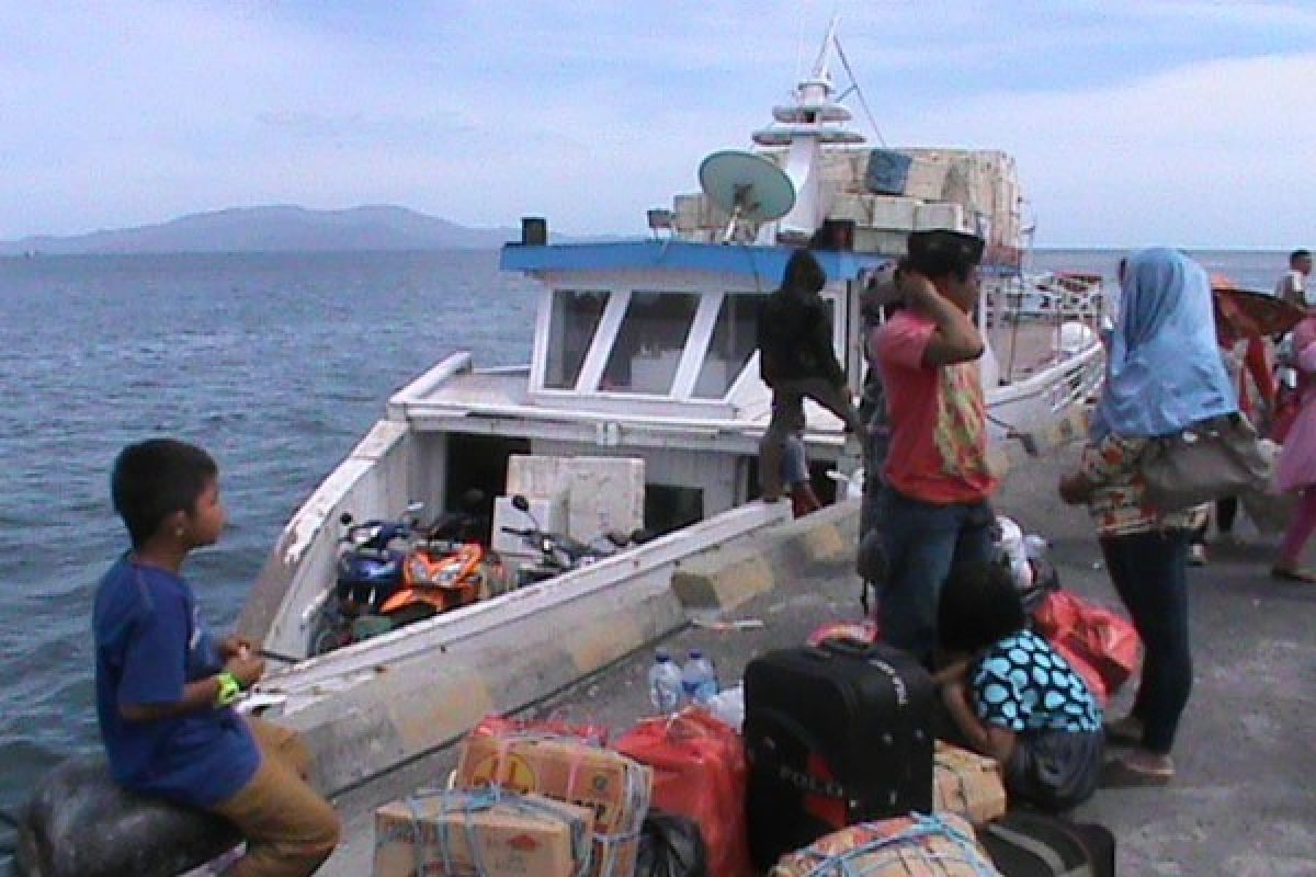 Mati Mesin Penumpang Kapal Kayu Bajoe-Boepinang Dievakuasi