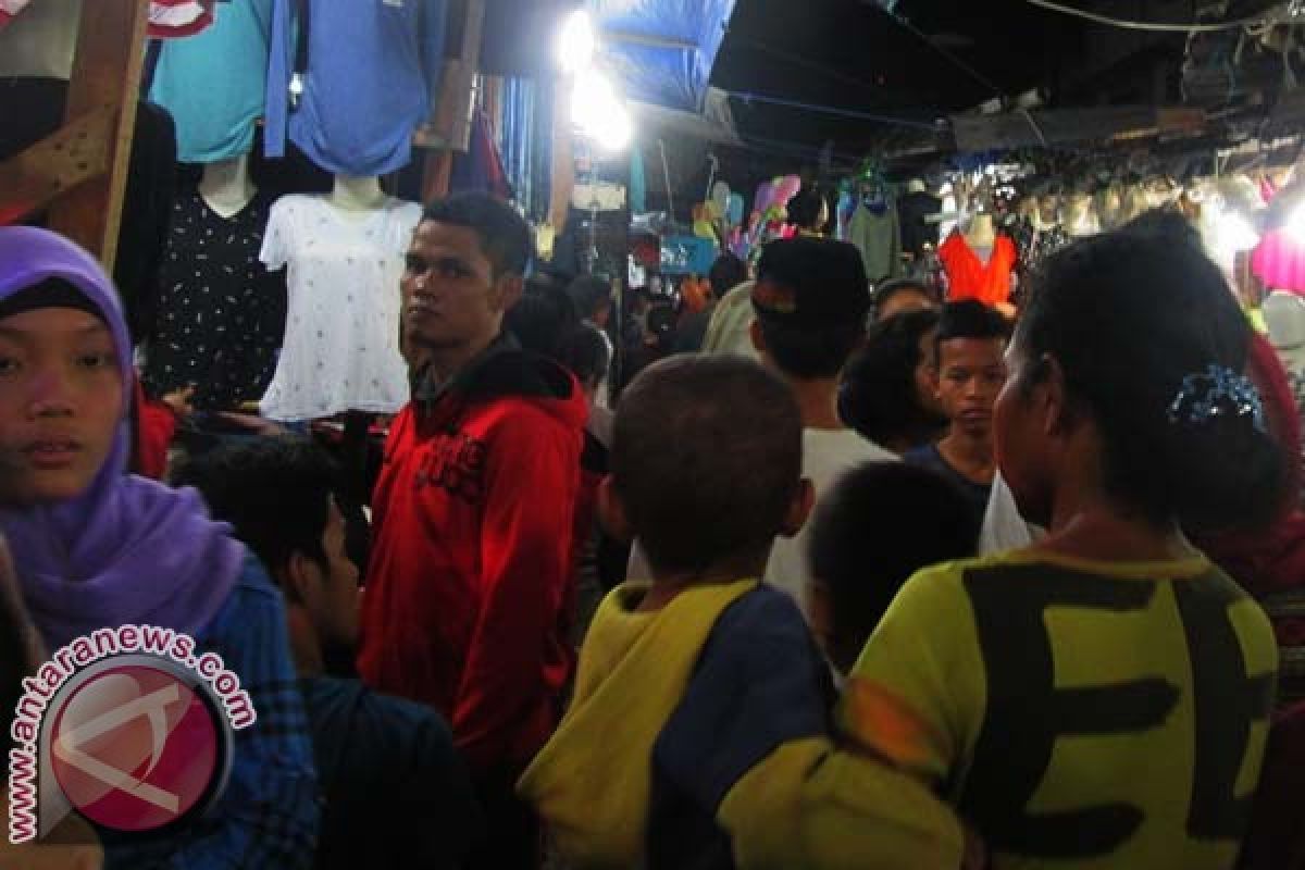 Pengunjung Pasar Senggol diatur satu arah agar tidak berkerumun