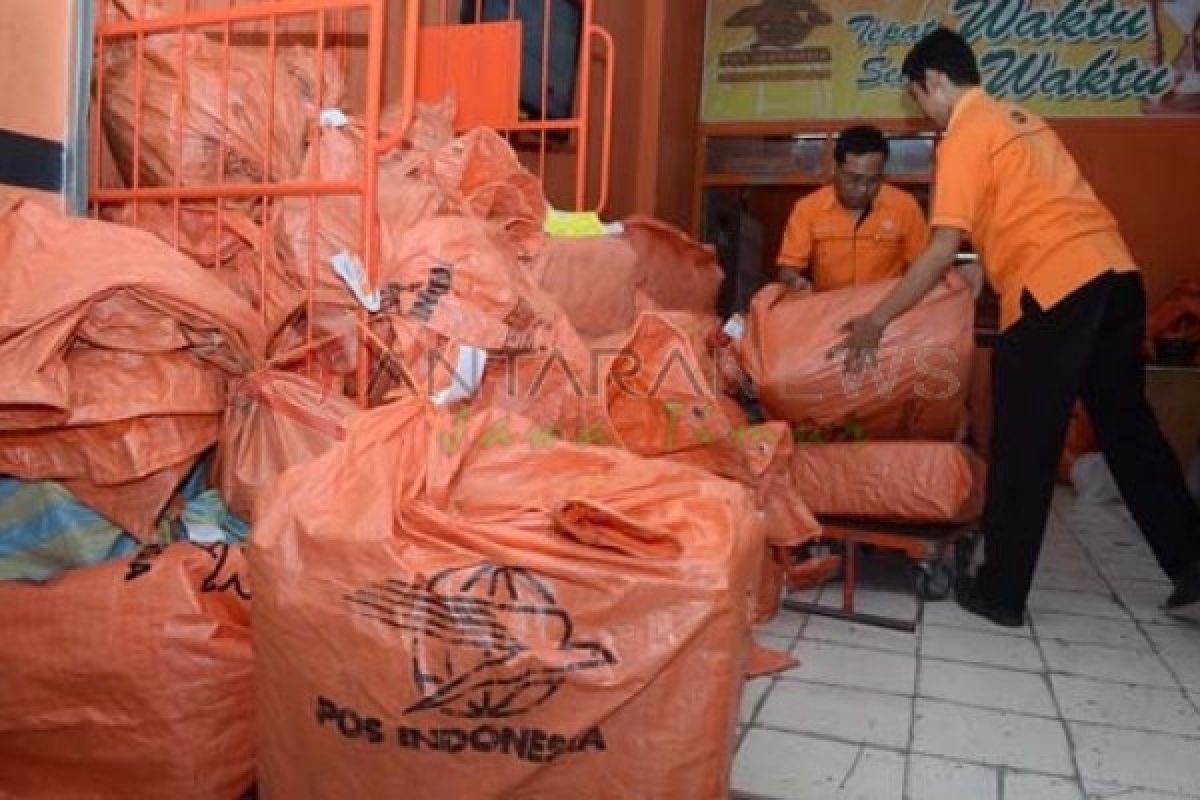 Kiriman Paket Pos di Jember Meningkat Jelang Akhir Tahun