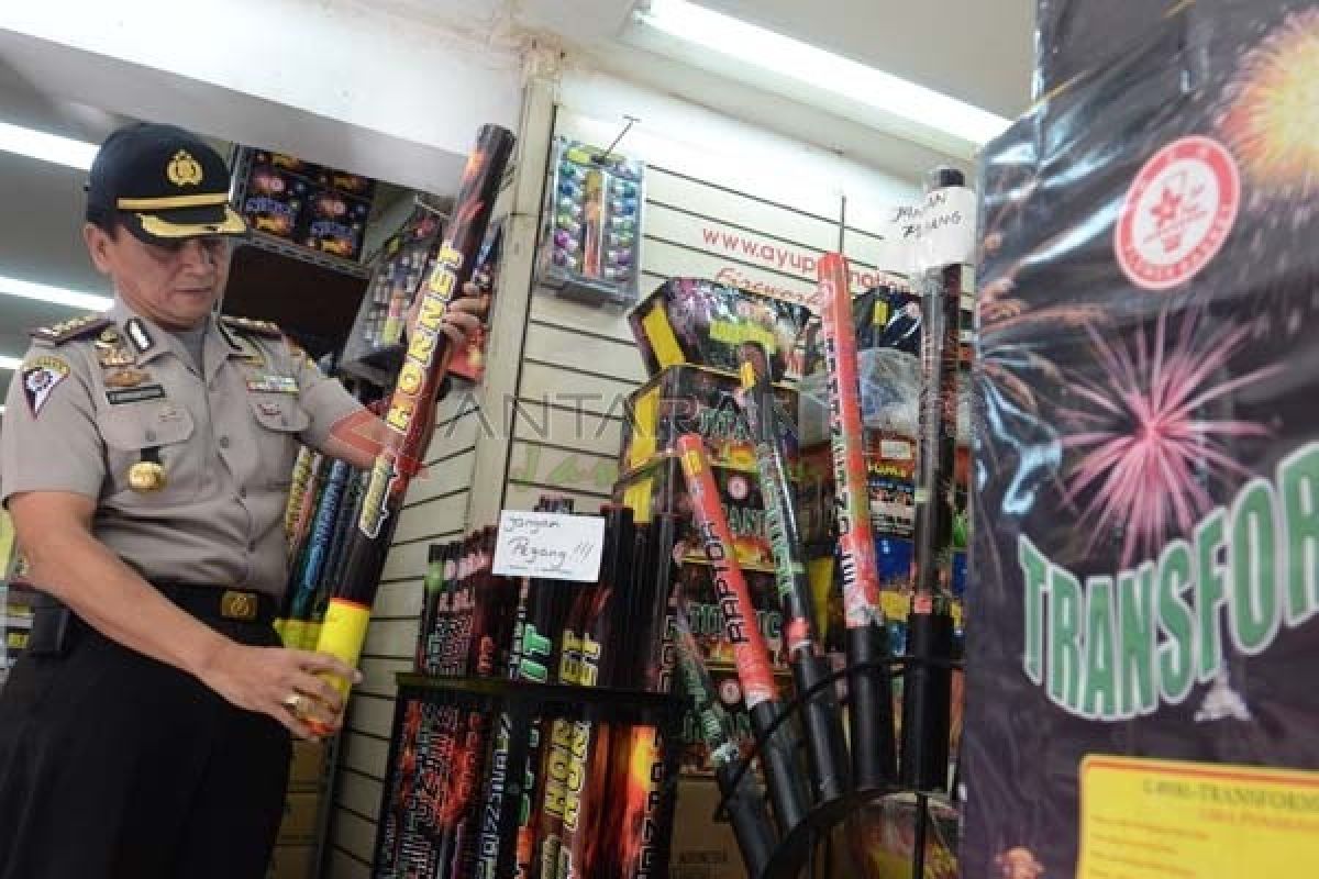 Polisi Tulungagung Perketat Pengawasan Penjualan Kembang Api 