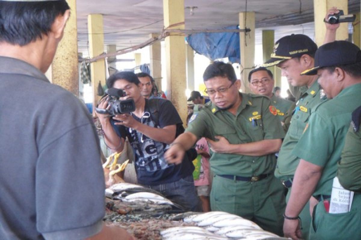 Wabup Kolaka Sidak Pasar Dan Swalayan