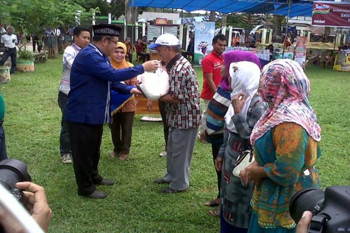 Warga Puuwatu Serbu Pasar Sembako Murah Ramadhan 