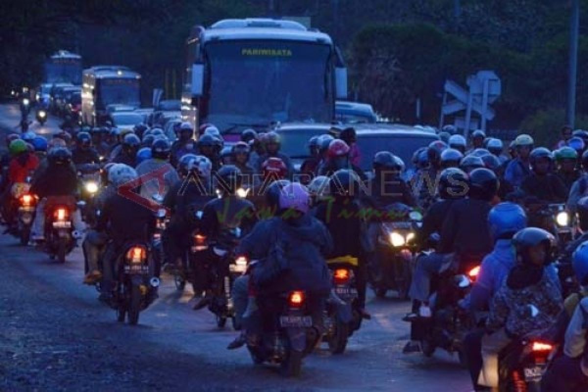 Arus Balik Malang-Surabaya Menumpuk di Gerbang Tol Pandaan