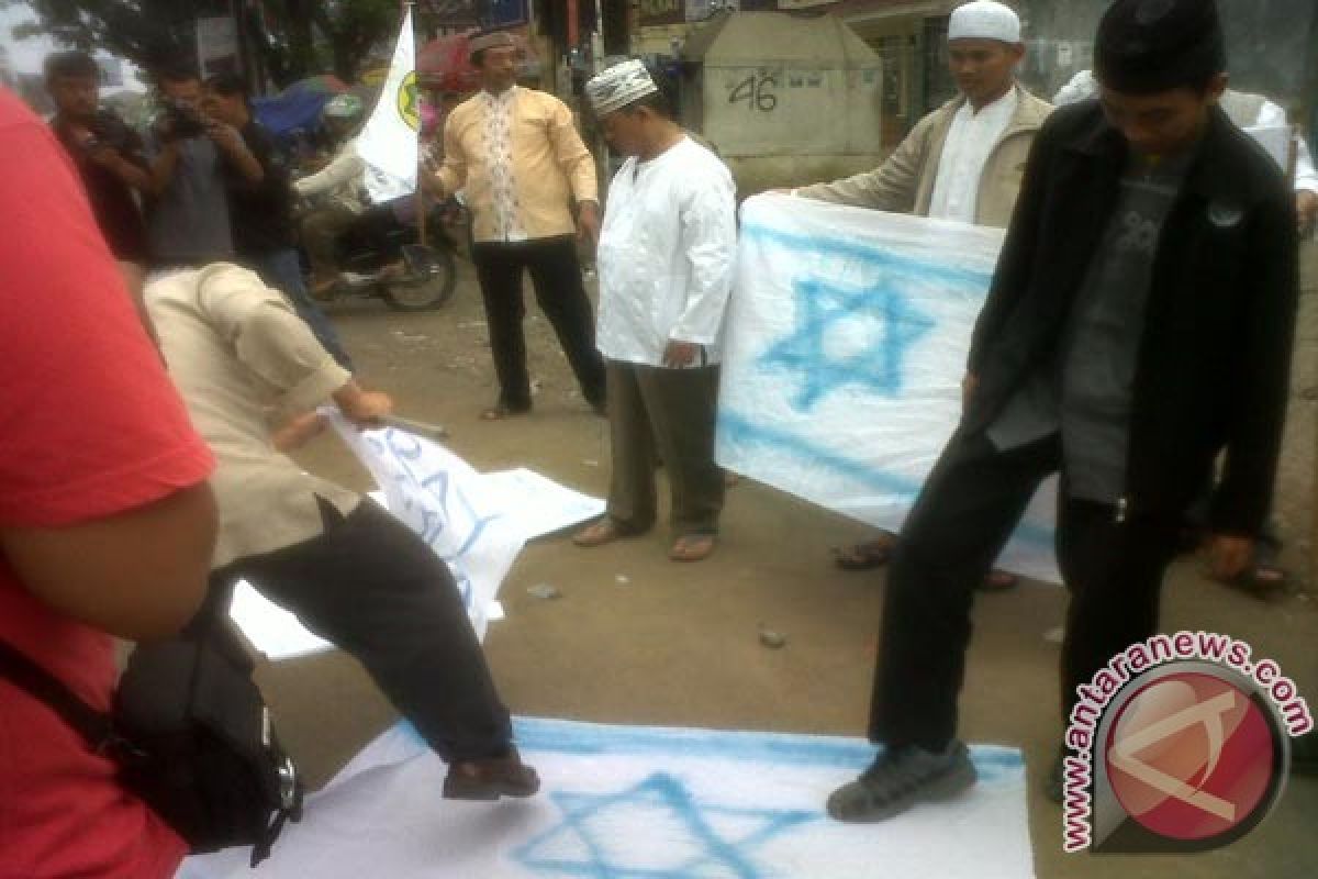 Giliran enam orang Israel terluka di Tepi Barat