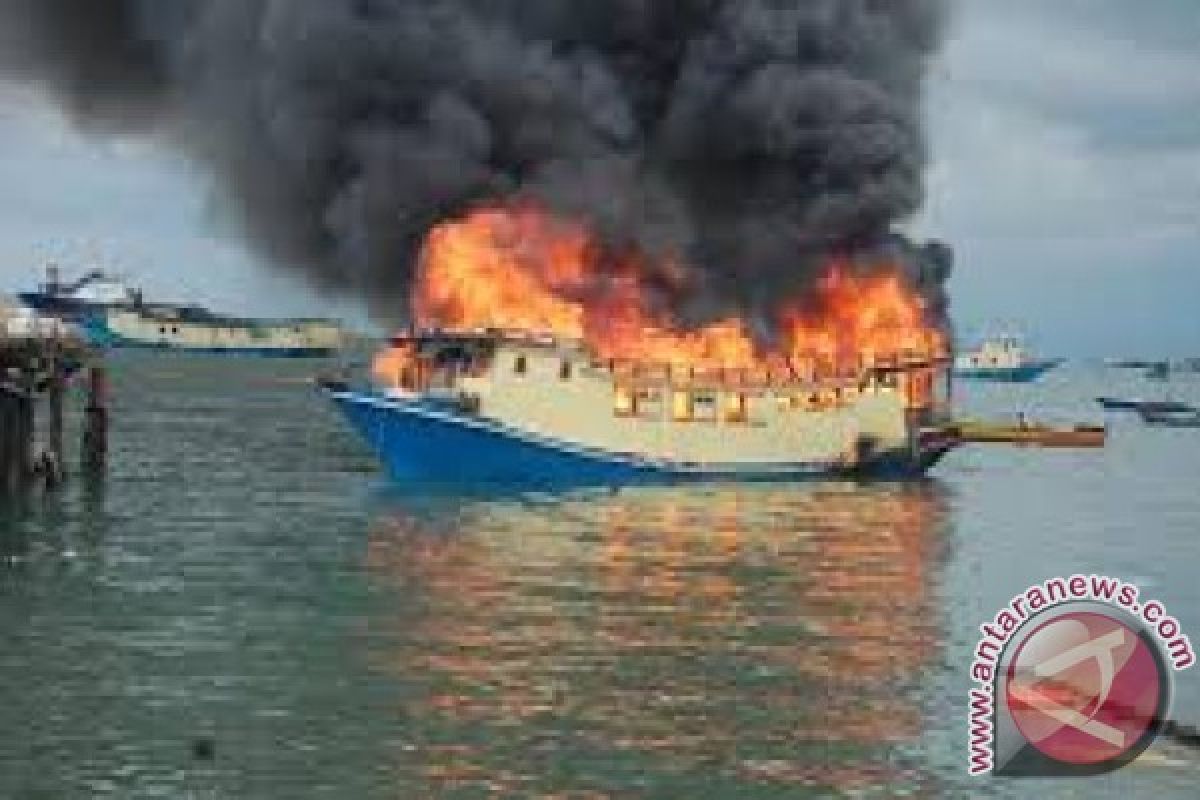 Bersabung Nyawa di Atas Kapal yang Terbakar