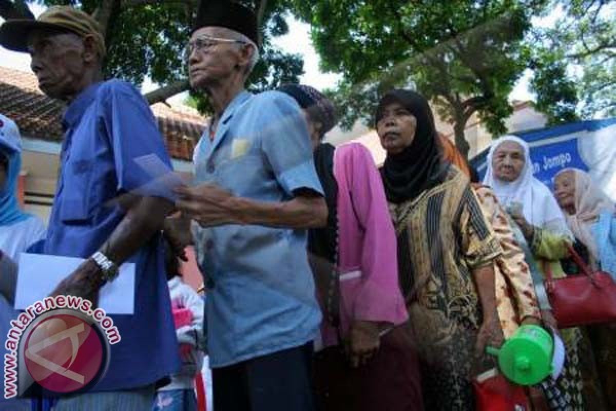 Bupati : Pemberian insentif lanjut usia disesuaikan anggaran