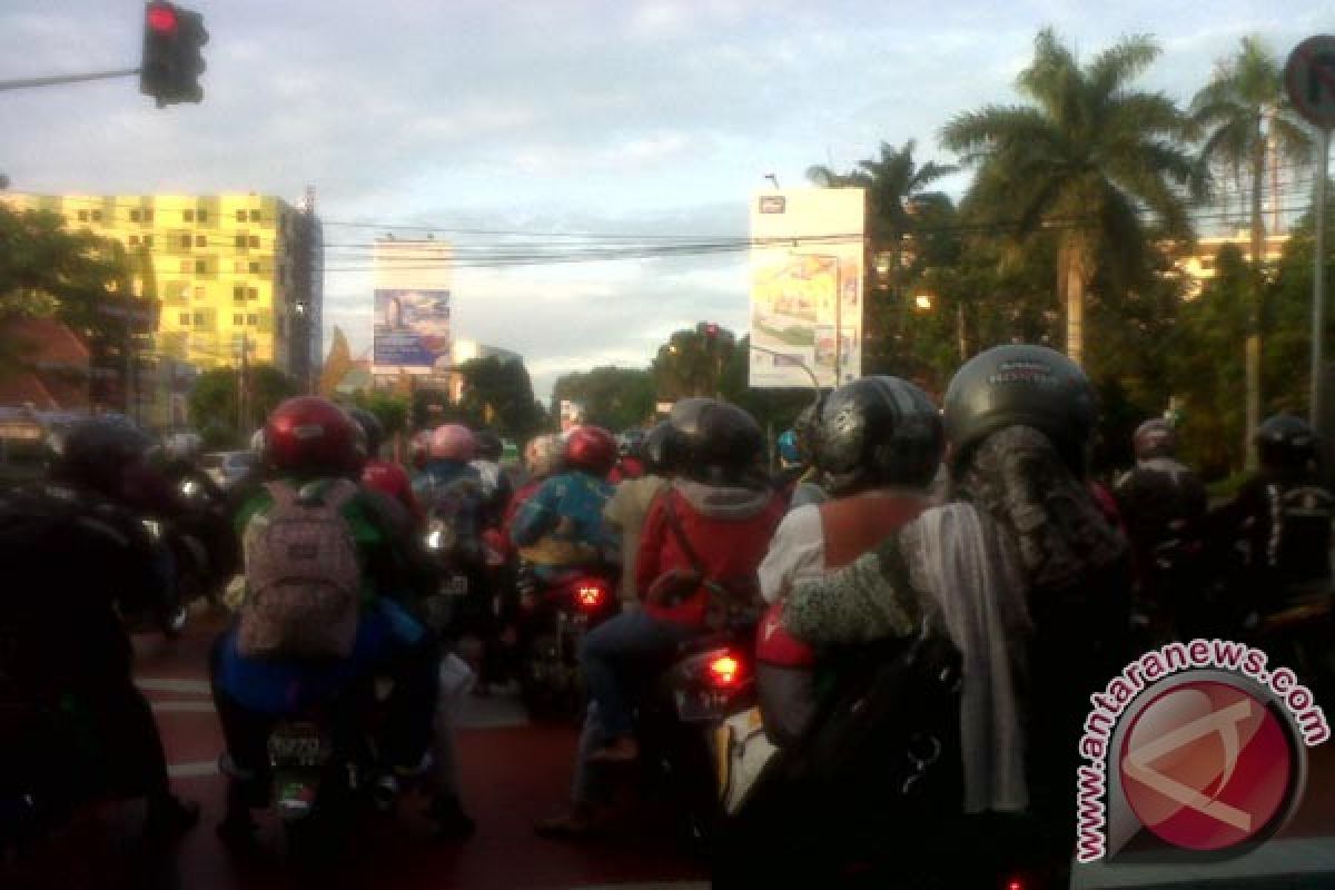 Pemudik motor mulai melintasi Kota Bogor