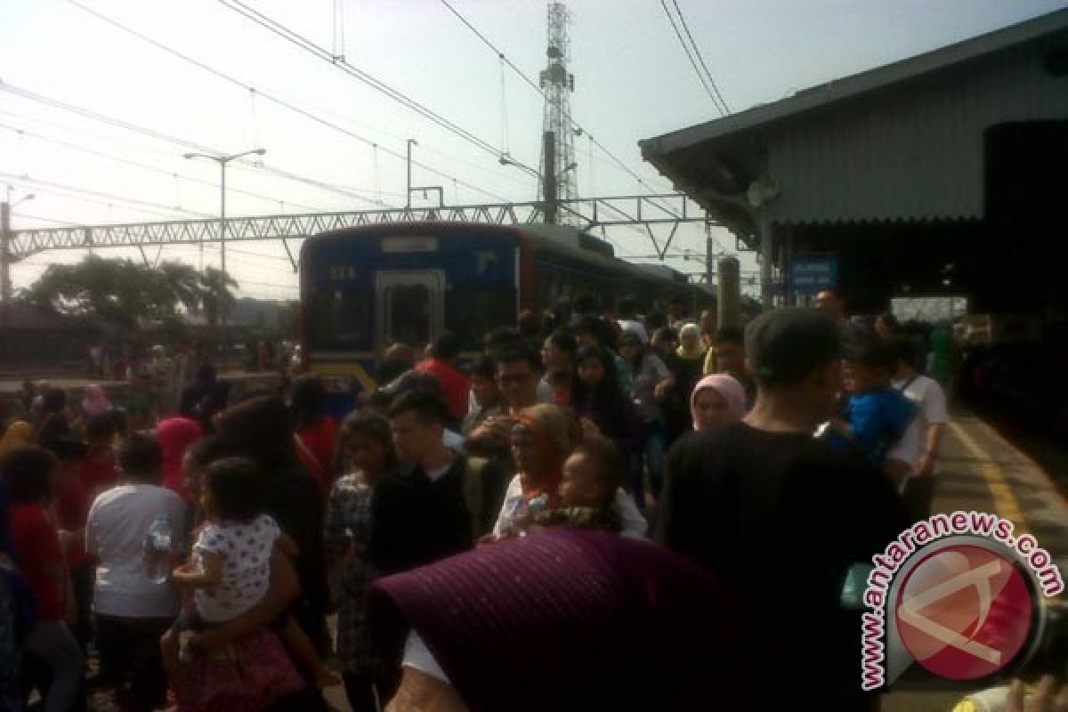 Puluhan ribu penumpang padati Stasiun Besar Bogor