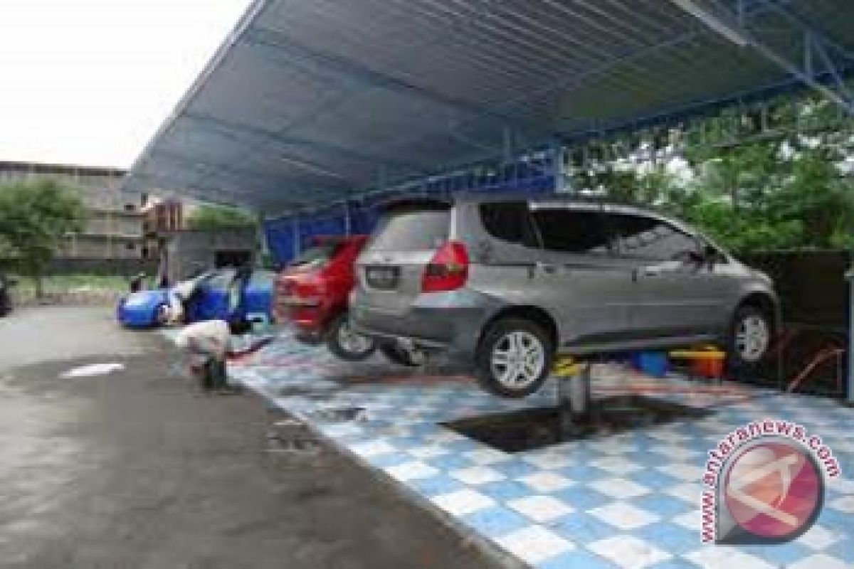 Usaha Cucian Mobil di Bandarlampung Kebanjiran Pengunjung