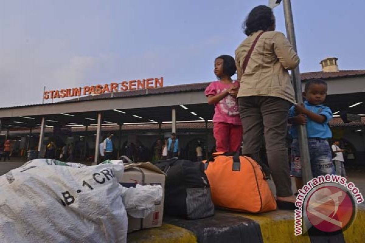 Arus balik di Stasiun Senen masih tinggi