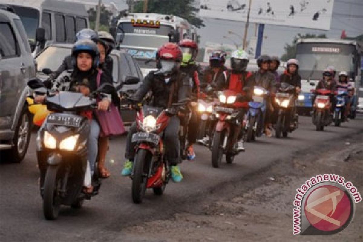 Arus balik roda dua di Serang ramai lancar