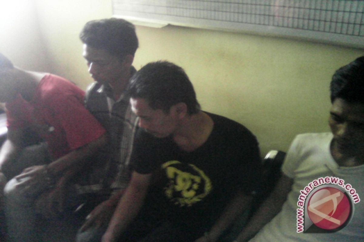  Banjarmasin Police Raided a Sabu And Gambling Party
