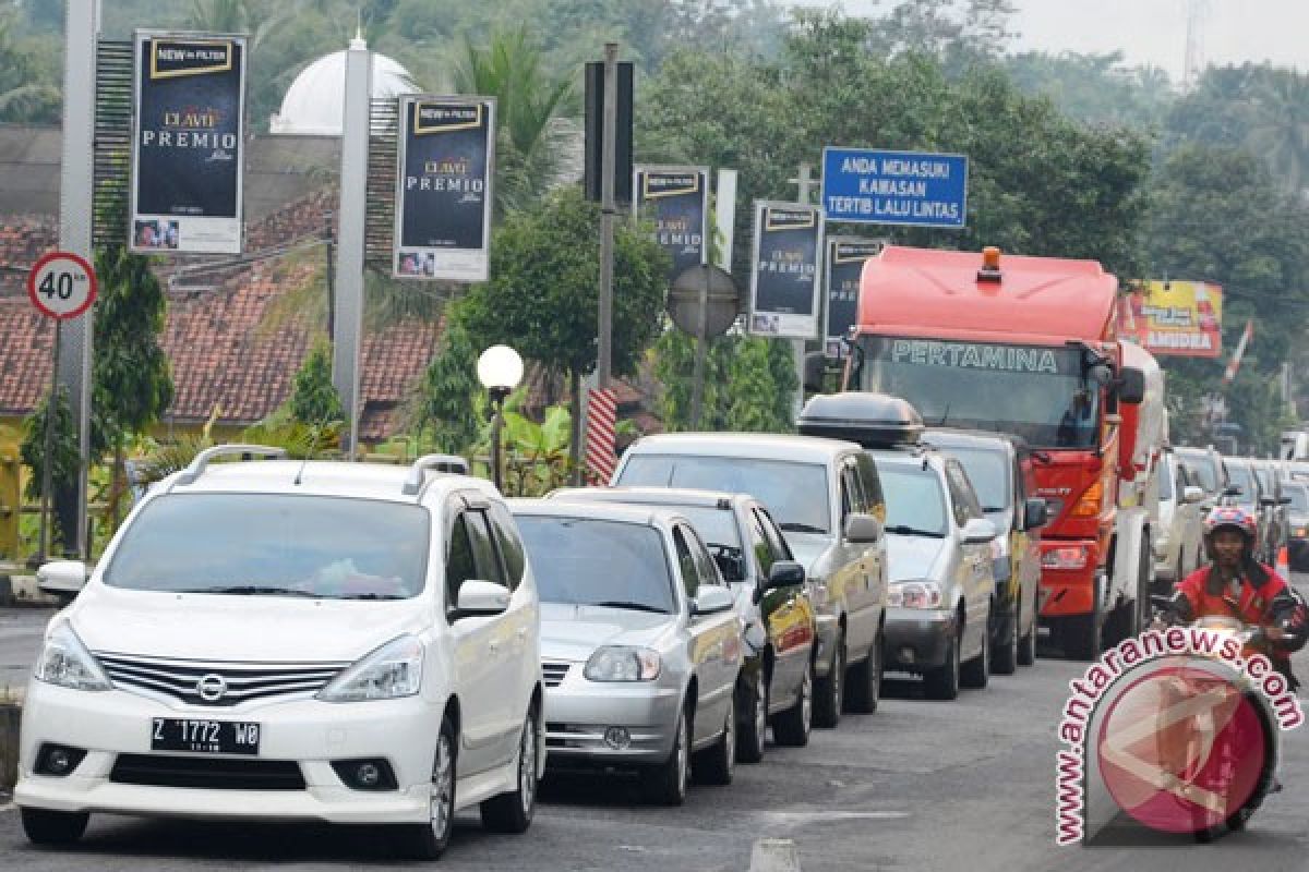 Puncak arus balik Terminal Sukabumi pada Minggu