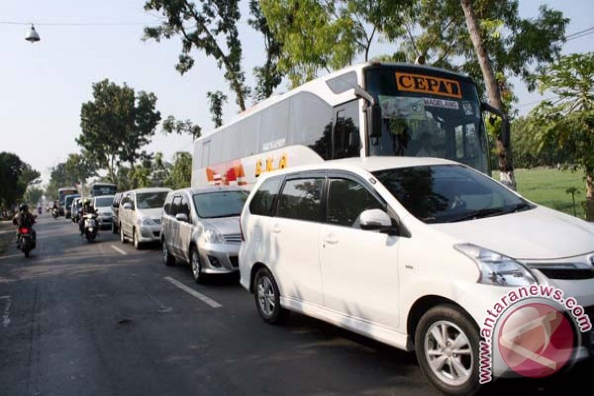 Arus mudik jalur Ngawi-Solo didominasi mobil pribadi