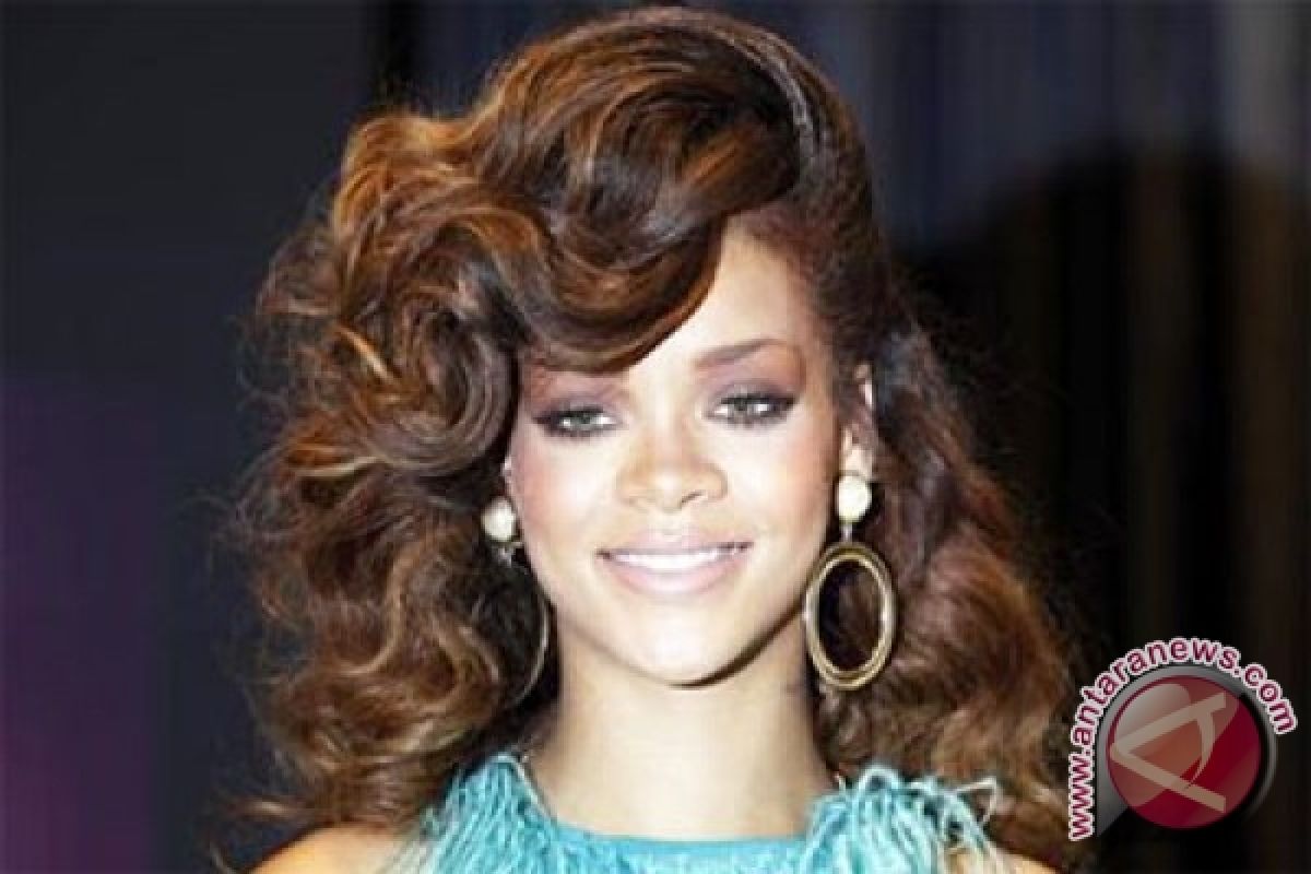 Rihanna Minta Trump Stop Gunakan Musiknya Dalam Kampanye