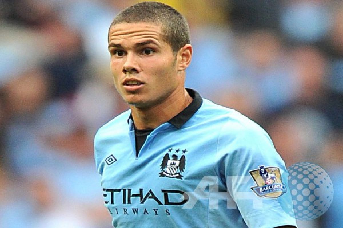 Rodwell: Jangan bermain di Manchester City