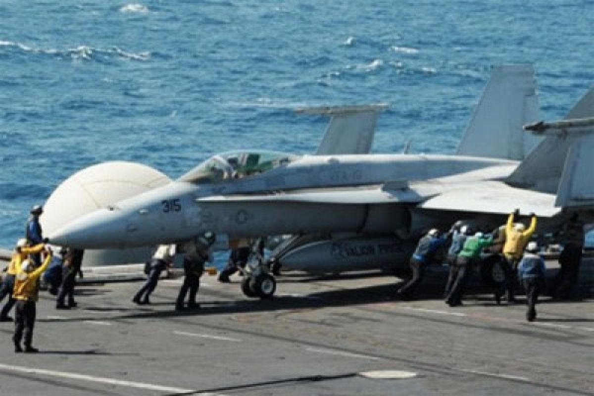 Pesawat-pesawat tempur AS serang posisi militan di Irak
