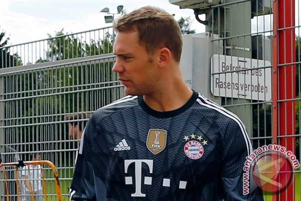 Bayern Muenchen mengikat Neuer sampai 2021