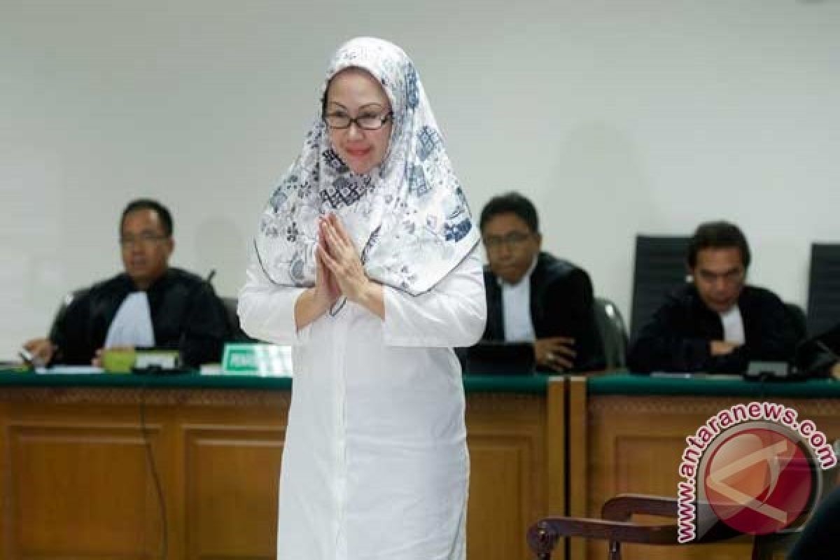 Ratu Atut Chosiyah dituntut 10 tahun penjara