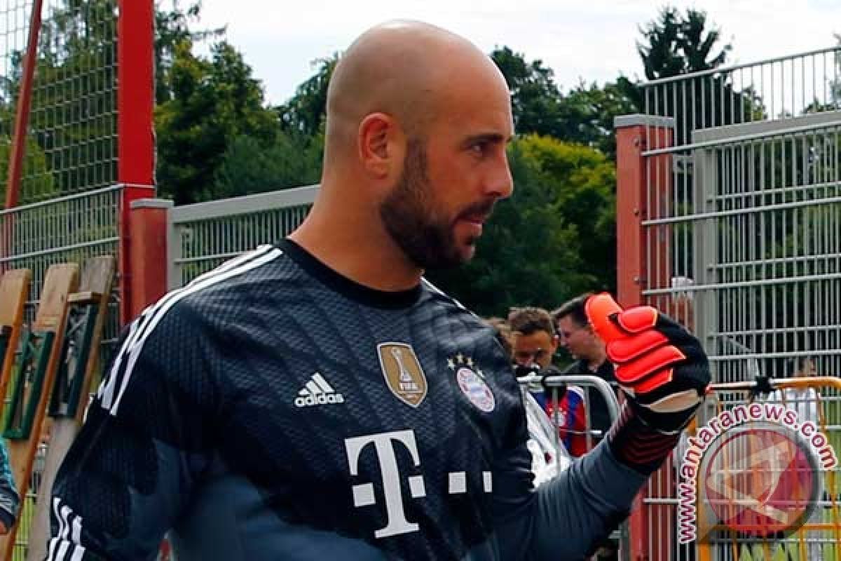 Reina tinggalkan Muenchen kembali ke Napoli